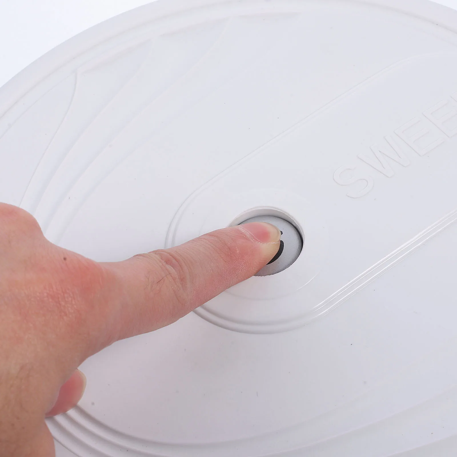 1 Piece Simulation Mopping Robot for Children Educational Role Play Artificial Floor Sweeper Rechargeable Fun Learning White