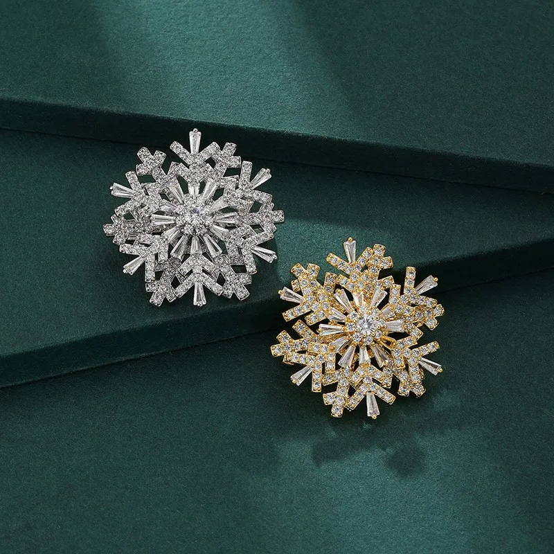 Snowflake zircon rotatable brooch super beautiful high-end three-dimensional corsage female decorative temperament pin buckle