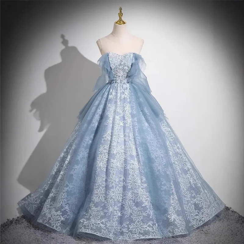 Vestido de banquete azul sin tirantes con temperamento elegante y de alta gama, vestido mullido de malla con palabras adelgazantes, vestido de noche largo