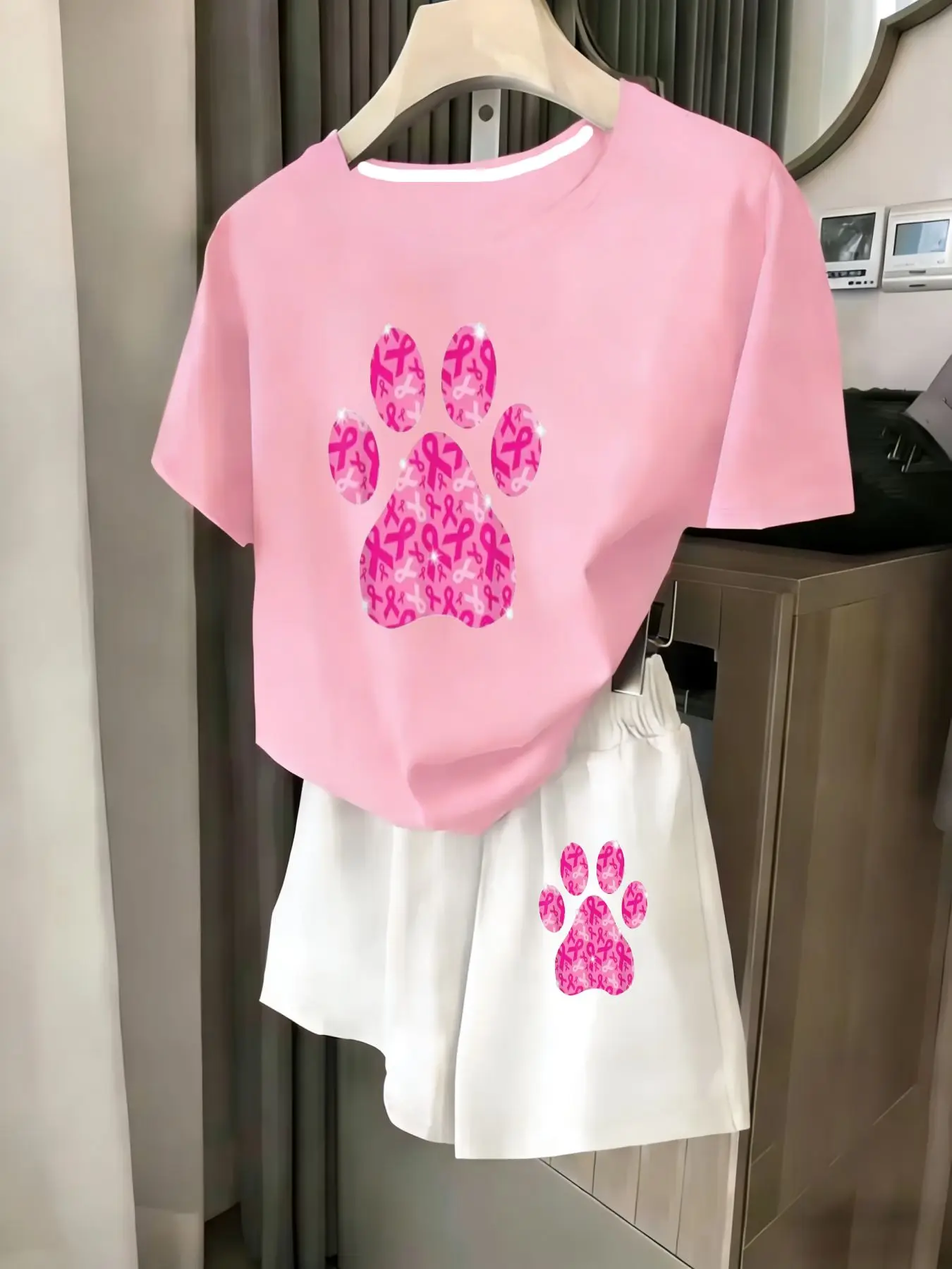 

Женский комплект из 2 предметов, летний комплект для пляжного отдыха, повседневная футболка с круглым вырезом и короткими рукавами, шорты с эластичной резинкой на талии, удобный костюм