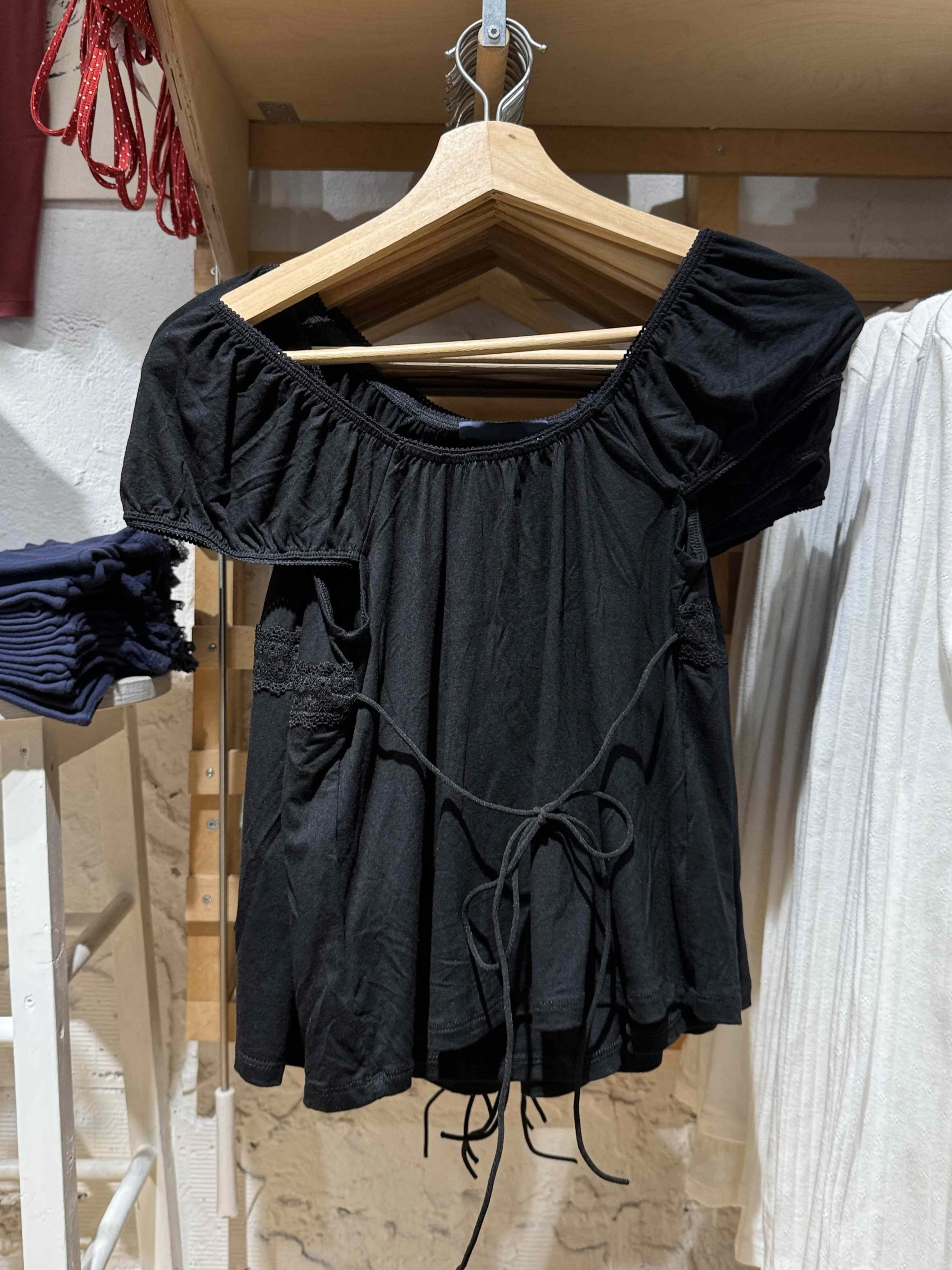 جديد أسود الدانتيل تقليم سليم تي شيرت امرأة طيات مغرفة طوق القطن نفخة الأكمام تيز الصيف الظهر الدانتيل متابعة الصلبة الحلو التي شيرت Y2k