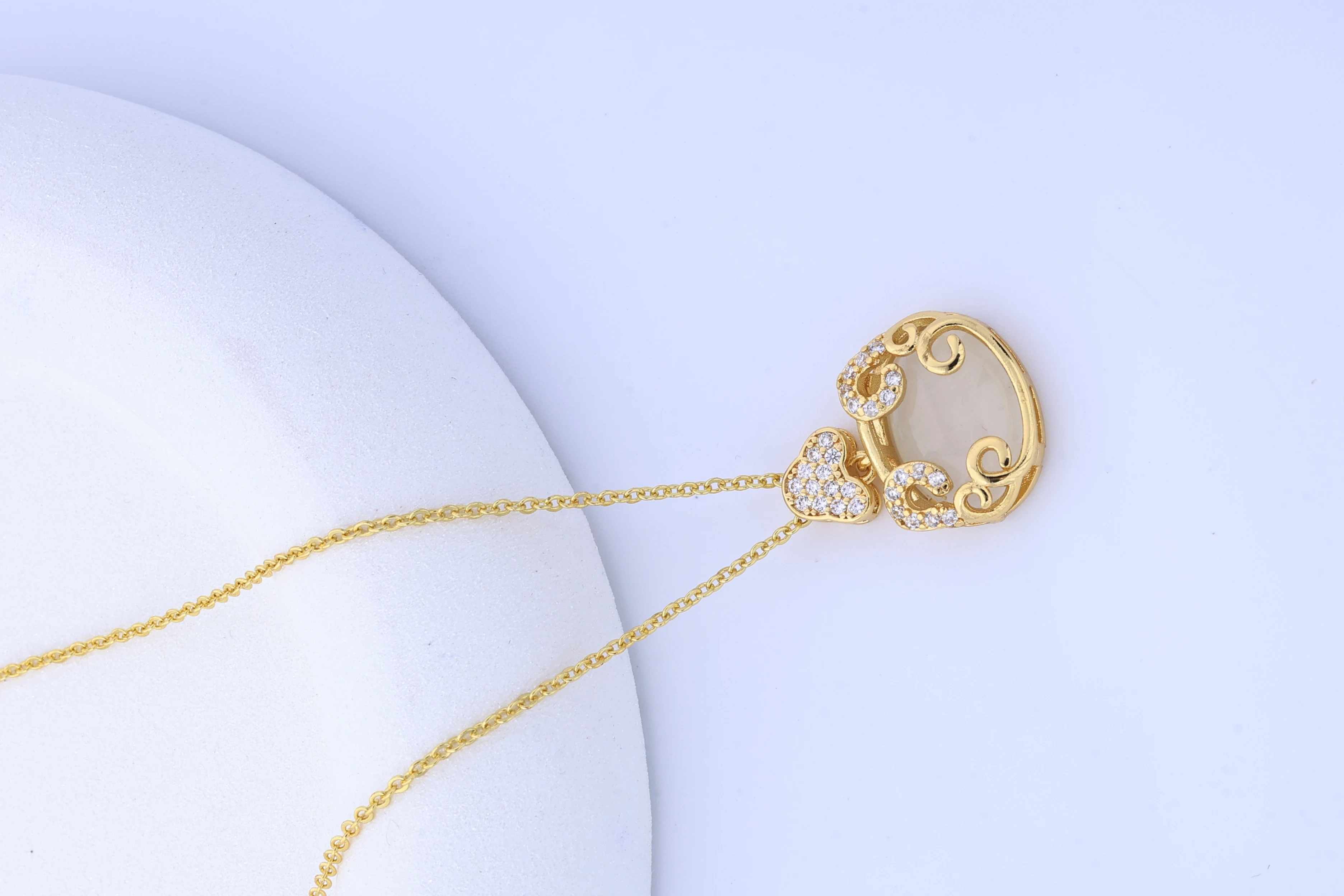 

National tide style white chalcedony peace longevity lock necklace women's light luxury sense of luxury, Ruyi plating pendant, v