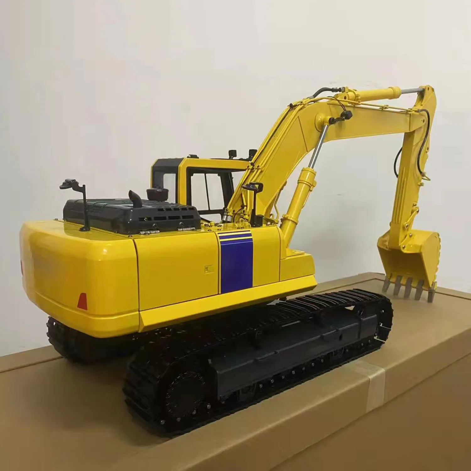 1/12 Metal Assembled Hydraulic RC Excavator Painted Yellow for DIM P2 PC240 Construction Digger Remote Control Toy Vehicle Model