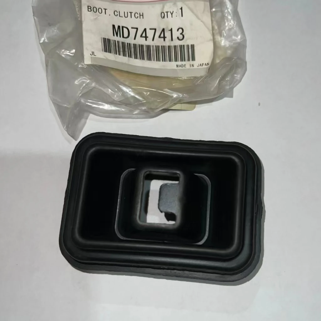 MD747413 Clutch Release Fork Dust Cover Boot For Mitsubishi LANCER EVO 7 8 9 CT9A