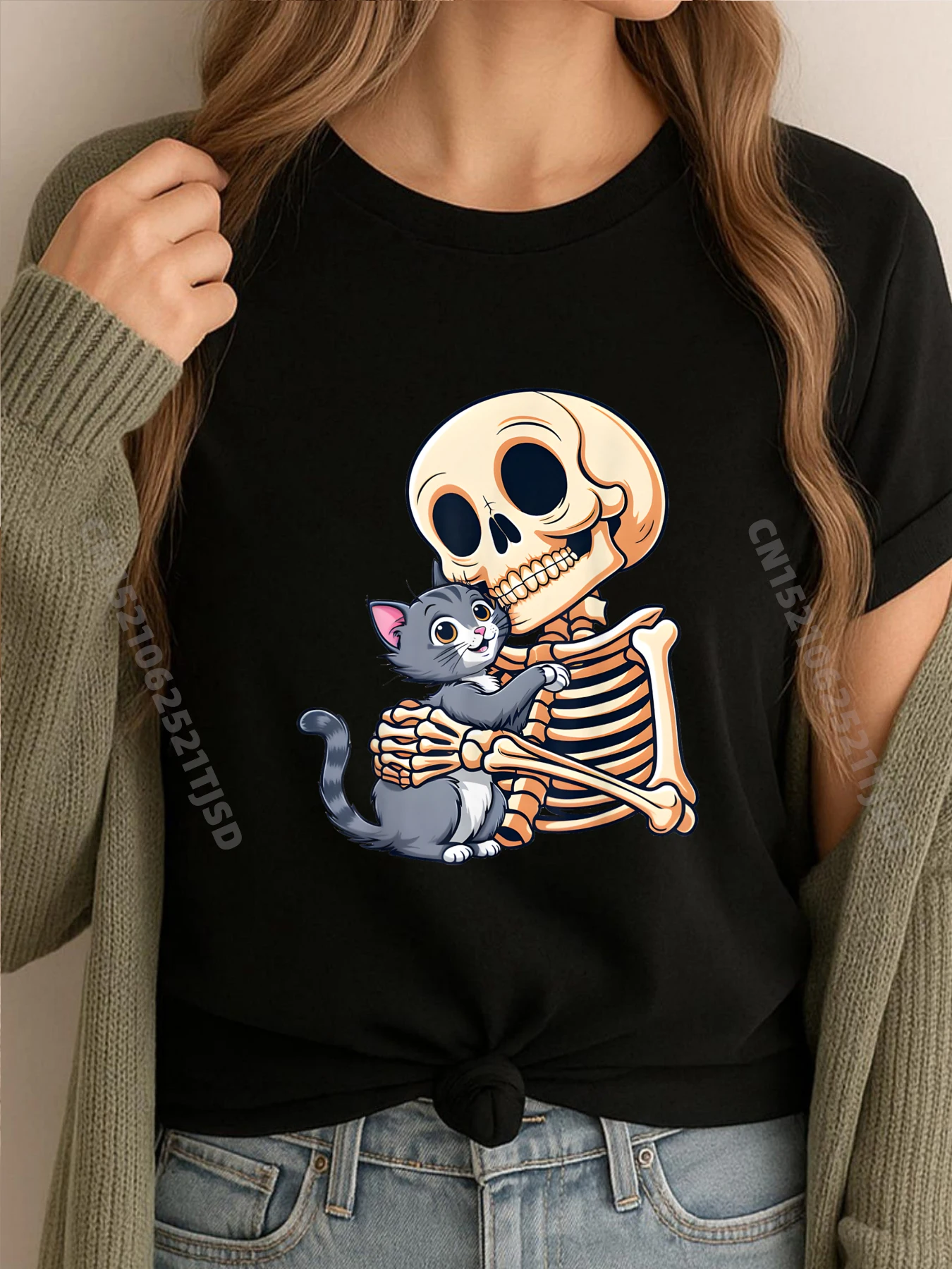 

Скелет держит кошку, милый костюм на Хэллоуин, череп, кошка, оптовая продажа, футболки, 100 шт., рождественская футболка для женщин, HOLIDAYS