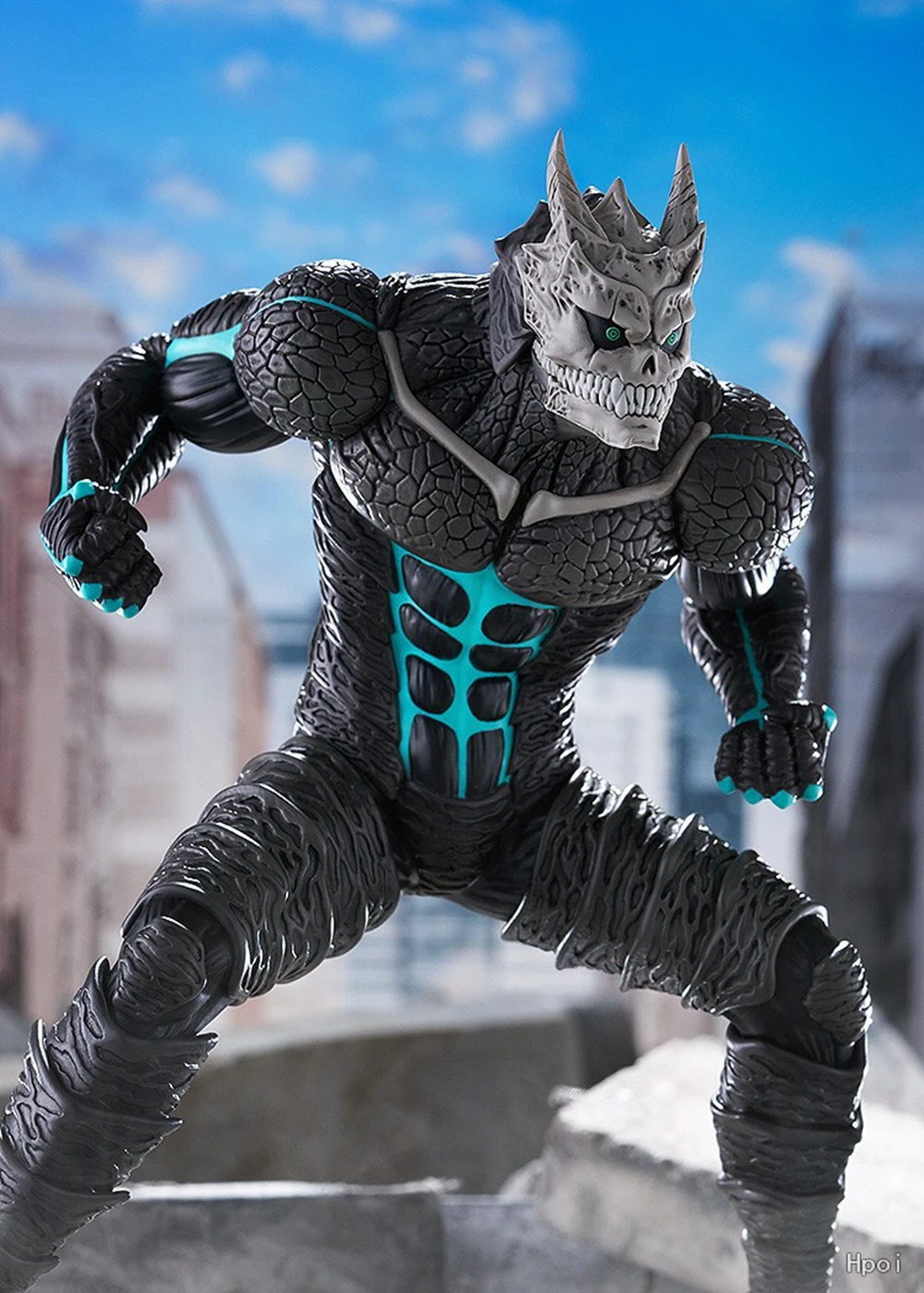 13CM Anime Kaiju Nr. 8 Figur Monster Anime Merkmale der stehenden Haltung und Stanzen Modell Spielzeug Geschenk Actionfigur PVC