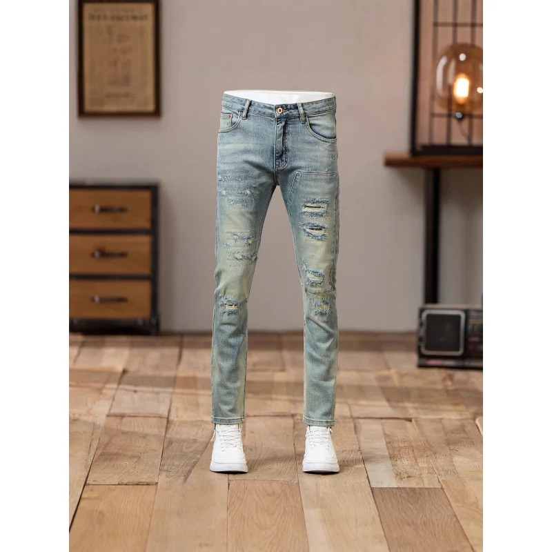 جينز لخريف 2025 باللون الأزرق الفاتح المتعثر للرجال على الطراز الأمريكي عصري بقصة ضيقة على طراز الشارع سروال ماركة رائع