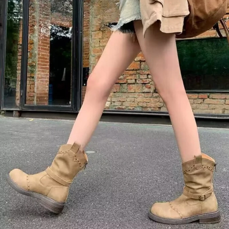 

2025 NEW Women's British-Style Studded Western Cowboy Boots Fashionable Vintage Casual Outdoor Mid-Heel Boots