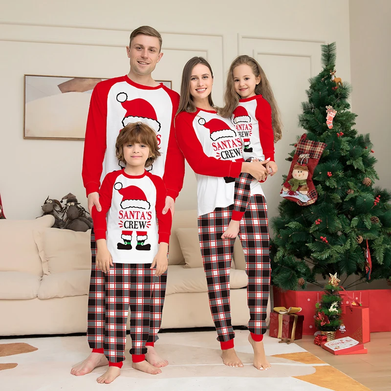 

2024 New Year Christmas Family Matching Pajamas Outfits Father Mother Kids Santa Claus Clothing Set Couples Family Members Look