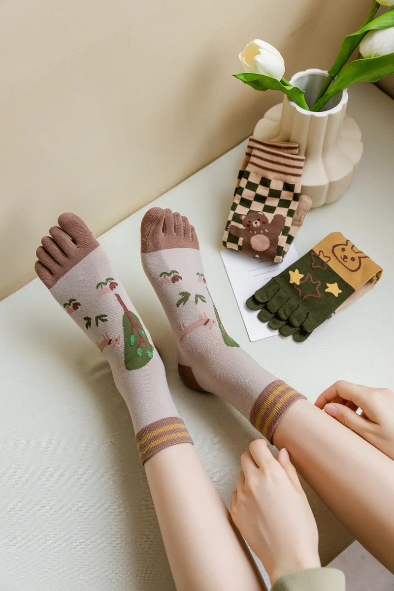 New Five-Finger Ladies Breathable Sweat-Absorbing Mid-Tube Split-Toed Socks Cute Cartoon Student Girl Socks