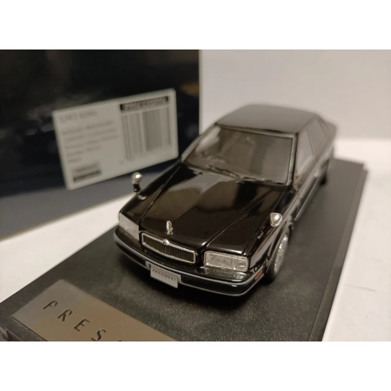 

Mark43 Resin 1/43 Nissan President JHG50 Luxury Sedan Model Front Mirror Customized Version Adult Souvenir Holiday Gifts Toys