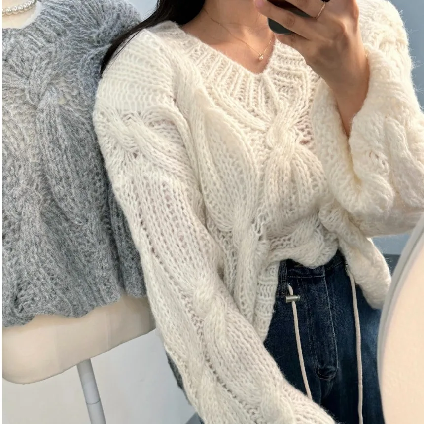 Retro Knitted Long Sleeve V-Neck Sweater Soft Cozy Autumn Winter Design Twist Cable Pattern Loose Fit Women's Fashion