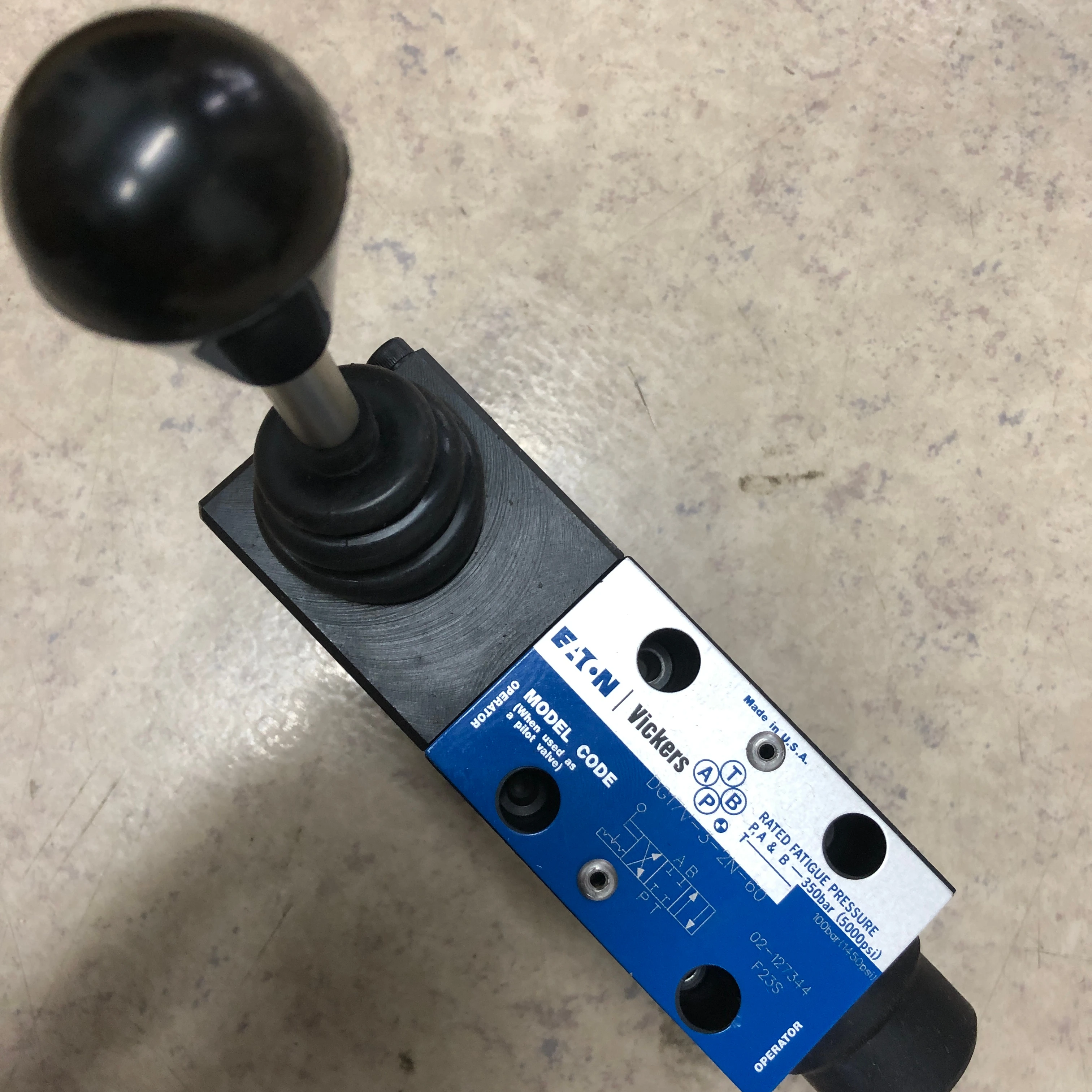 DG17V-3-2N-60 02-127344 DG17V32N60 DG17V 3 2N 60 DAN FOSS eat on vick ersIH Original Solenoid Valve Origin Genuine Large Stock