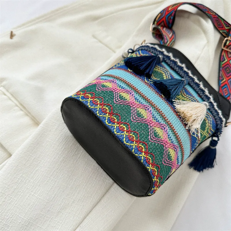 2023 Crossbody Bags for Women Bucket Fashion All-match Bohemian Style Embroidery Mixed Colors Tassel Purse and Handbags