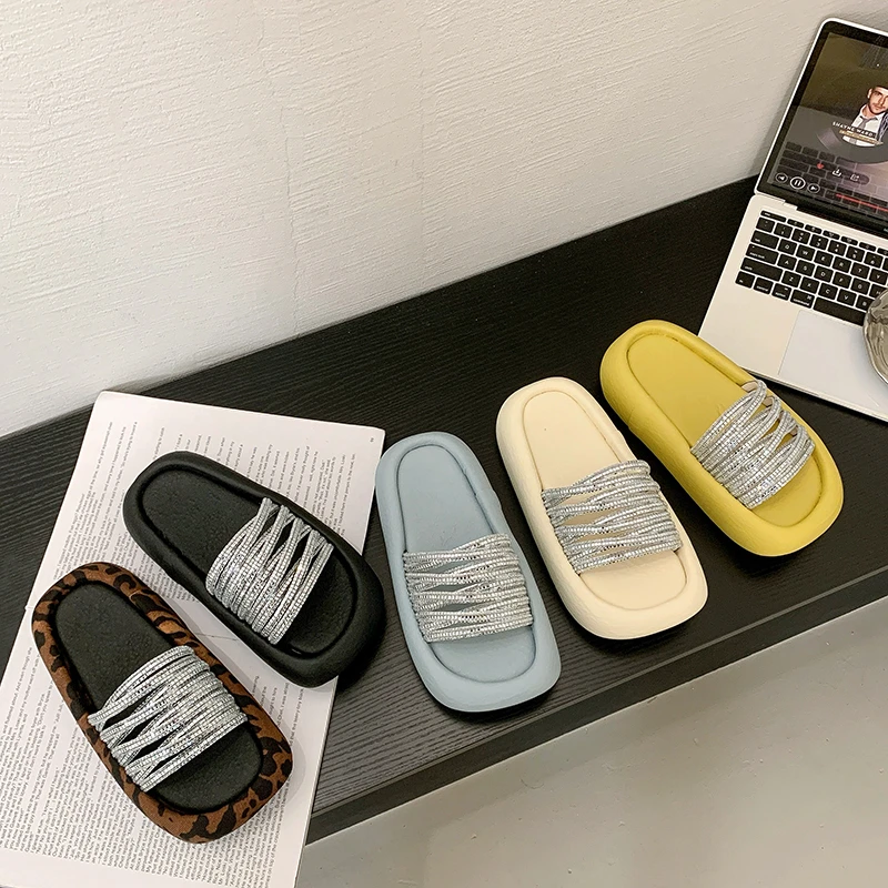 

2025 New Designer Women's Slippers Strap Sandals Slip On Indoor Outdoor For Summer Ladies Platform Shoes Walking Casual Slides