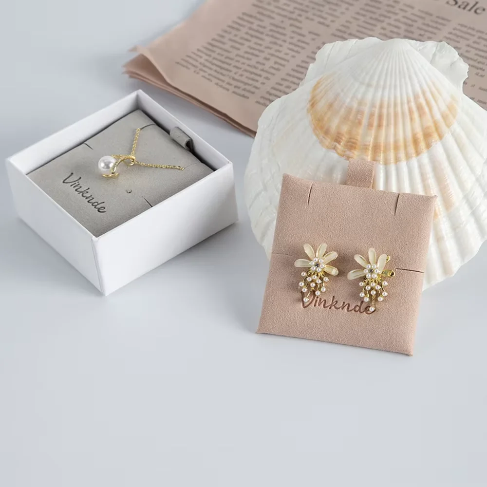 

Custom Microfiber Jewelry package Insert Card Embossed Logo Printed Small Stud Fashion Necklace Packaging Display Card Pads