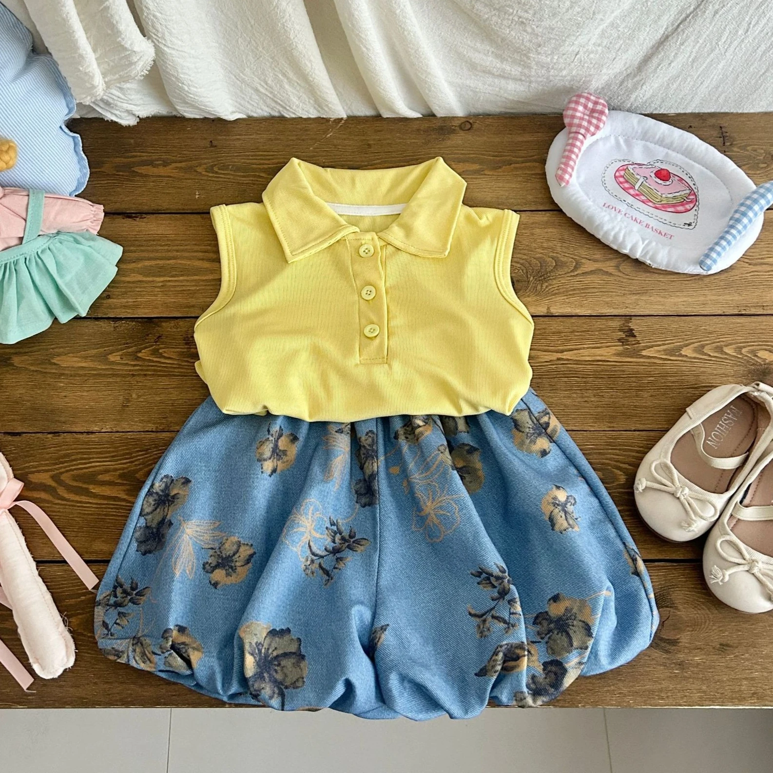 Girls' Suit 2026 Spring and Summer New Children's Wear Korean Style Girl Baby Lapel Vest Imitation Denim Bud Shorts Two Sets