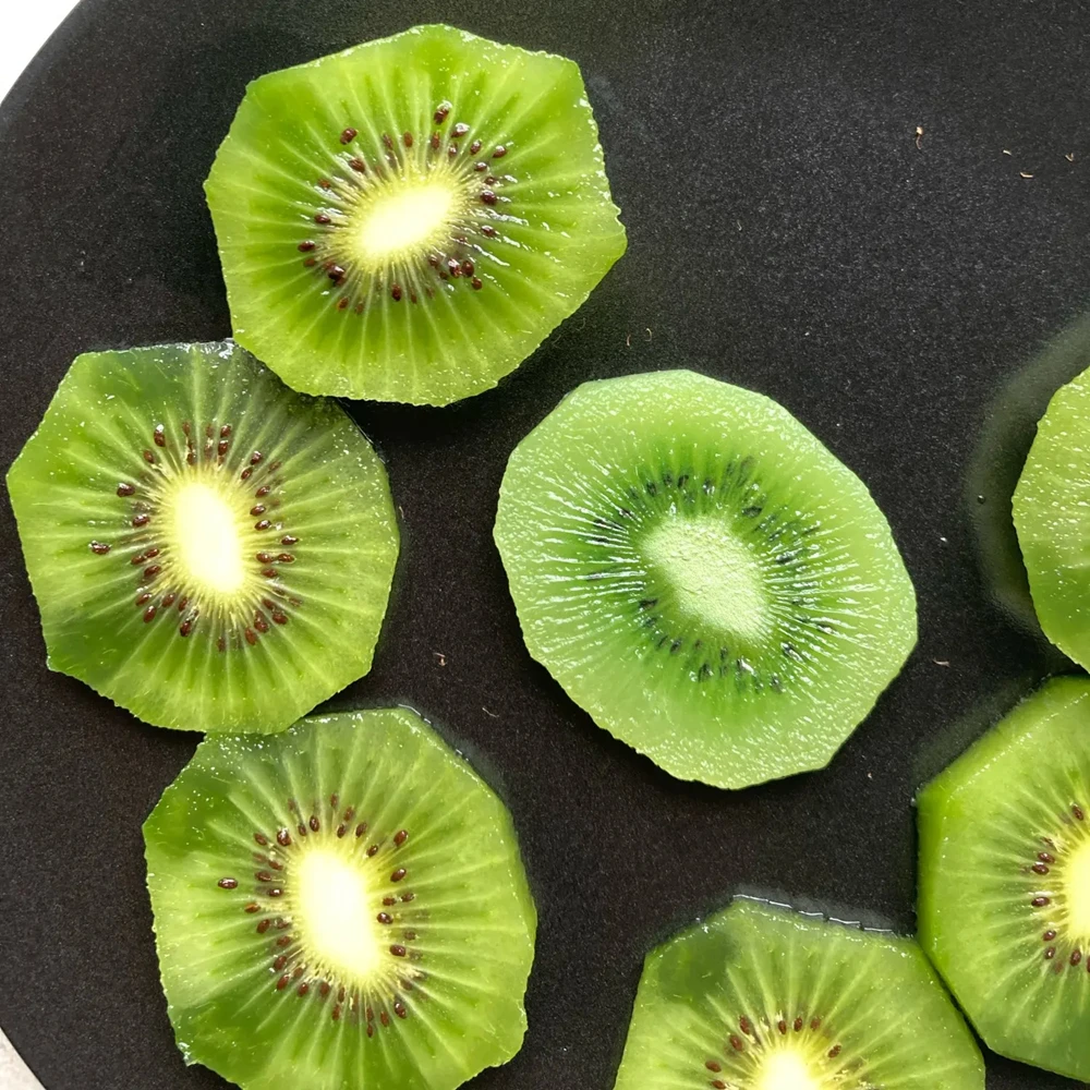 Rebanadas de fruta de Kiwi realistas de PVC, exhibición de accesorios, frutas artificiales frescas, modelo de comida falsa, cáscara de piel, caramelo DIY, muestra Real de salud