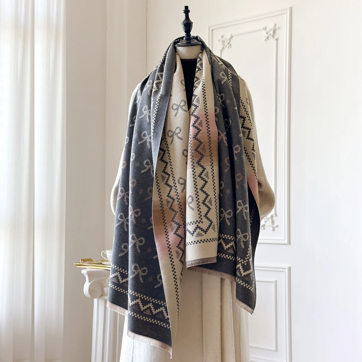 2025 العلامة التجارية الجديدة أناقة القوس طباعة وشاح لينة الدافئة هامش الباشمينا شال الخريف والشتاء في الهواء الطلق Coldproof يندبروف بطانية #3