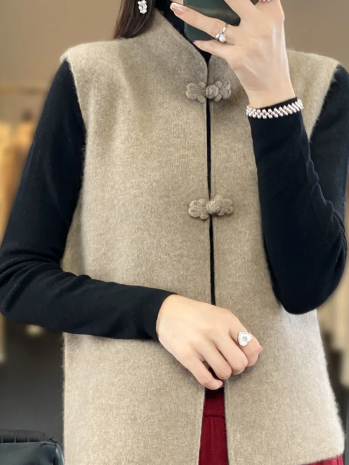 

Новая женская шерстяная жилетка 2025 года с красными пуговицами, осенняя, средней длины, больших размеров, с воротником-стойкой, с подплечниками, модная, для повседневной носки