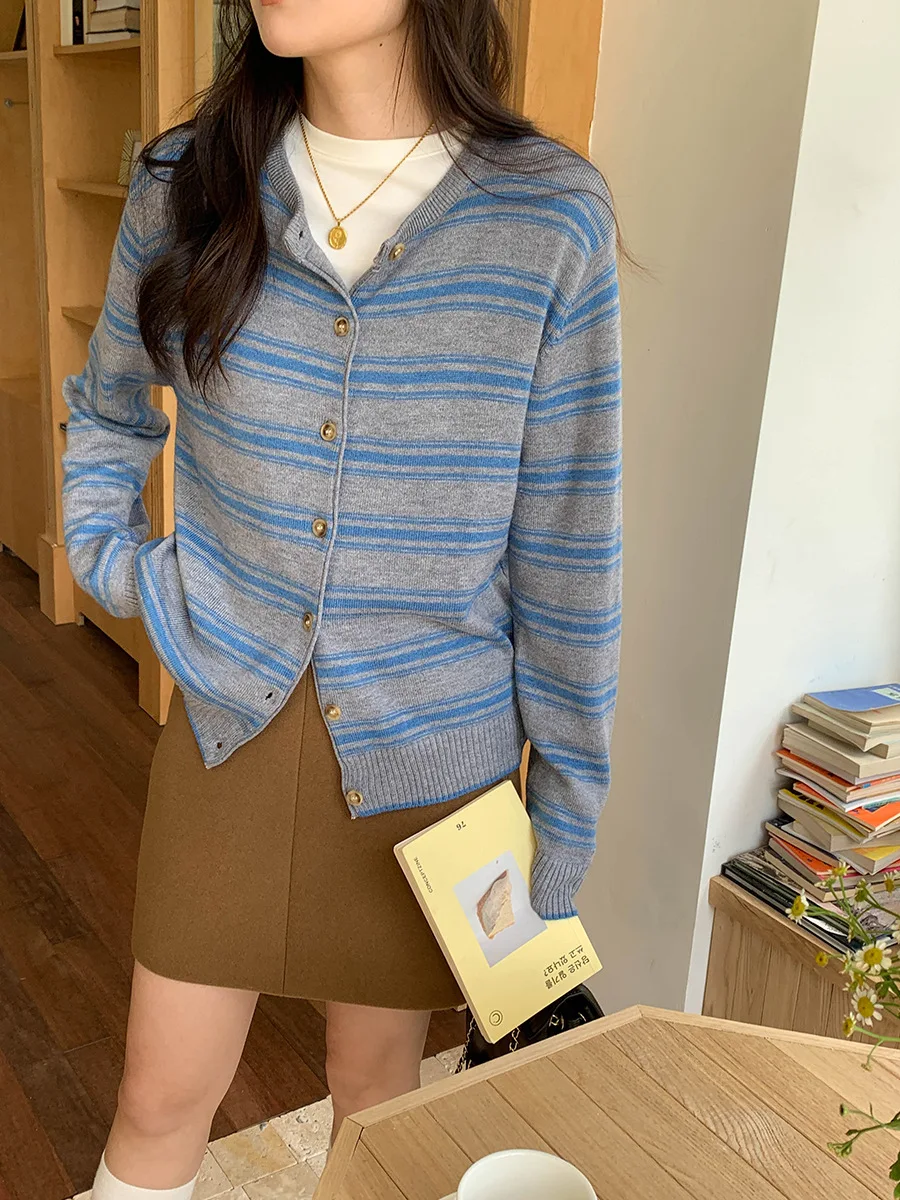 

Early autumn new lazy contrasting striped versatile round neck knitted cardigan