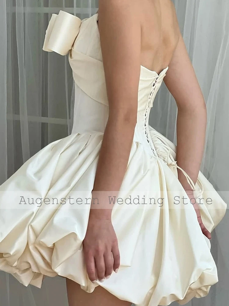 Stijlvolle trouwjurken voor dames Mini satijn A-lijn Bruiloftsjurken Ivoor Strapless Strik Ruches Veters Civiele trouwjurken