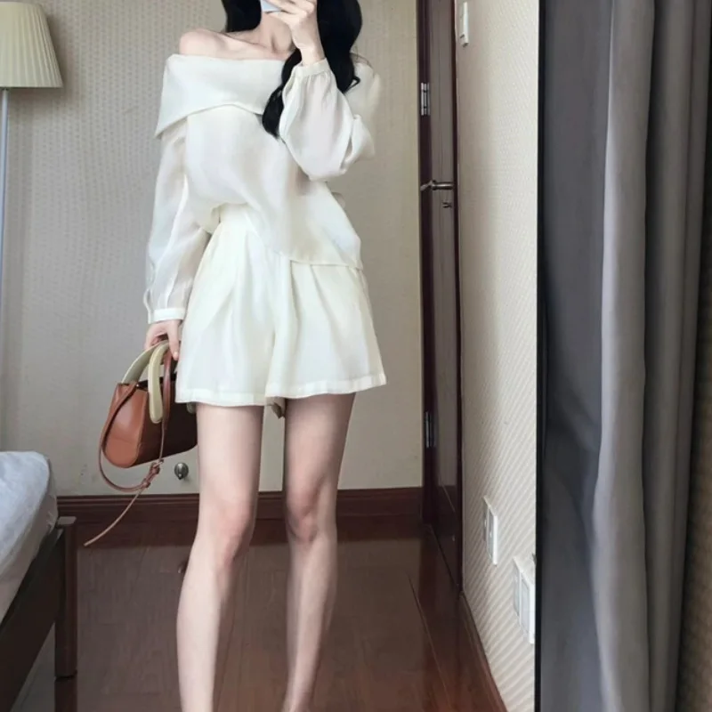 

Нежный стильный модный комплект для женщин, лето 2025, новая цельная рубашка с воротником и широкие шорты, комплект из двух предметов