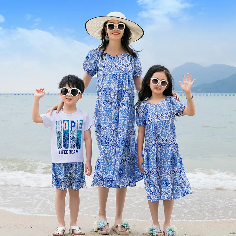 Vacation Look Couple Clothes for The Whole Family Beach Clothing Mom Daughter Dresses Dad Son Tops Shorts Two Piece Sets Outfits