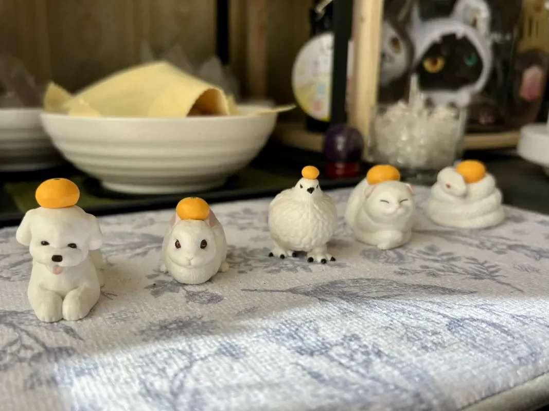 متوفر في المخزون لعبة كعكة الأرز اليابانية الأصلية على شكل حيوان برتقالي صغير لتزيين الحيوانات لعبة كبسولة لطيفة هدية على شكل شخصية الحركة