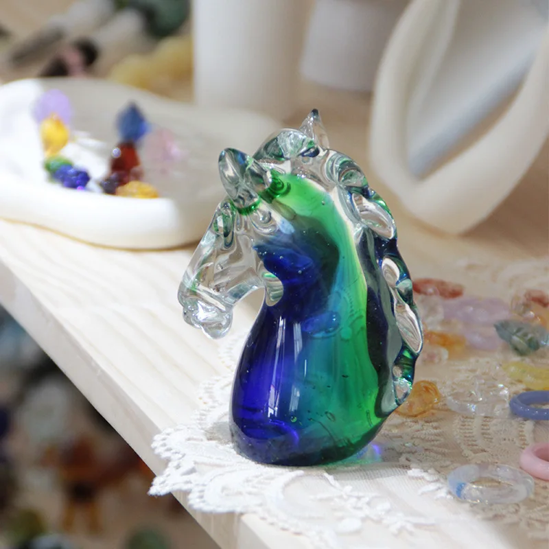 Handcrafted Gradient Glass Horses Head Sculpture Home Desktop Handicrafts Ornaments Glass Liuli Horses Figurine Home Decor Gifts