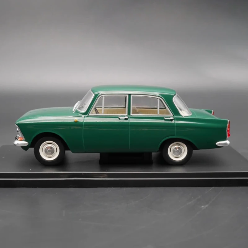 

IXO Diecast 1/24 Scale Retro Moskvich 408 Soviet Alloy Car Model Static Collection Decorated Holiday Gifts Toys