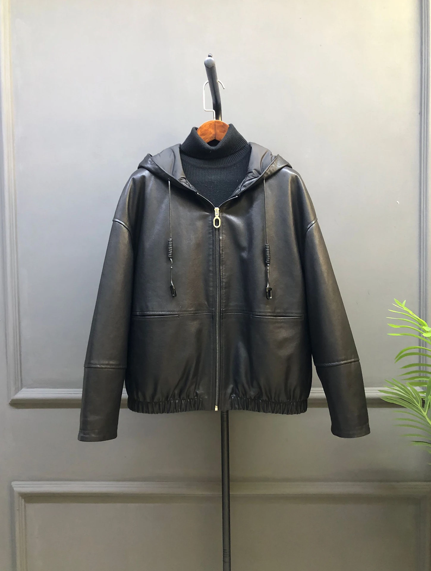 

Женская теплая верхняя одежда: ретро-куртка из натуральной кожи с капюшоном на молнии, свободного кроя, на пуху, прочная, для повседневной носки