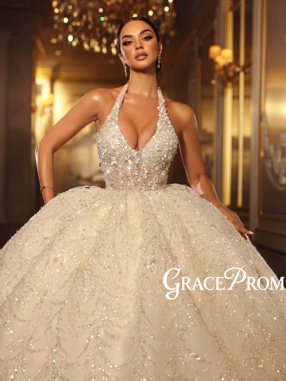 Glamorous Glitter Princess Ball Gown Wedding Dress 2026 Sexy Halter Crystal Embellished Long Train Luxurious Bridal Dresses