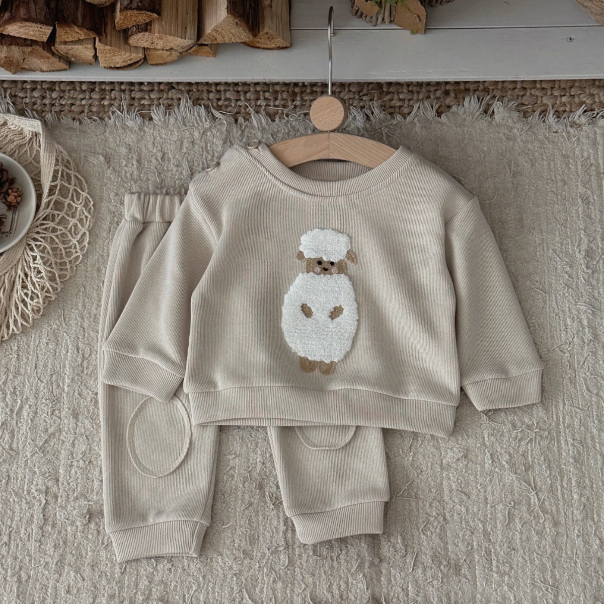 Koreanisches Unisex-Baby-Lammfell-Handtuch mit Stickerei, 2-teiliges Outfit, Frühling/Herbst, geripptes Rundhals-Oberteil & Knieschoner-Hose, Babykleidung – Detail 5