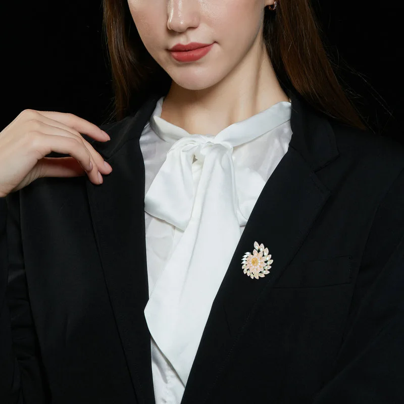 高級マイクロインレイジルコンフラワー磁気クラスプブローチ、ニッチな高級ラペルピン、防眩装飾アクセサリー