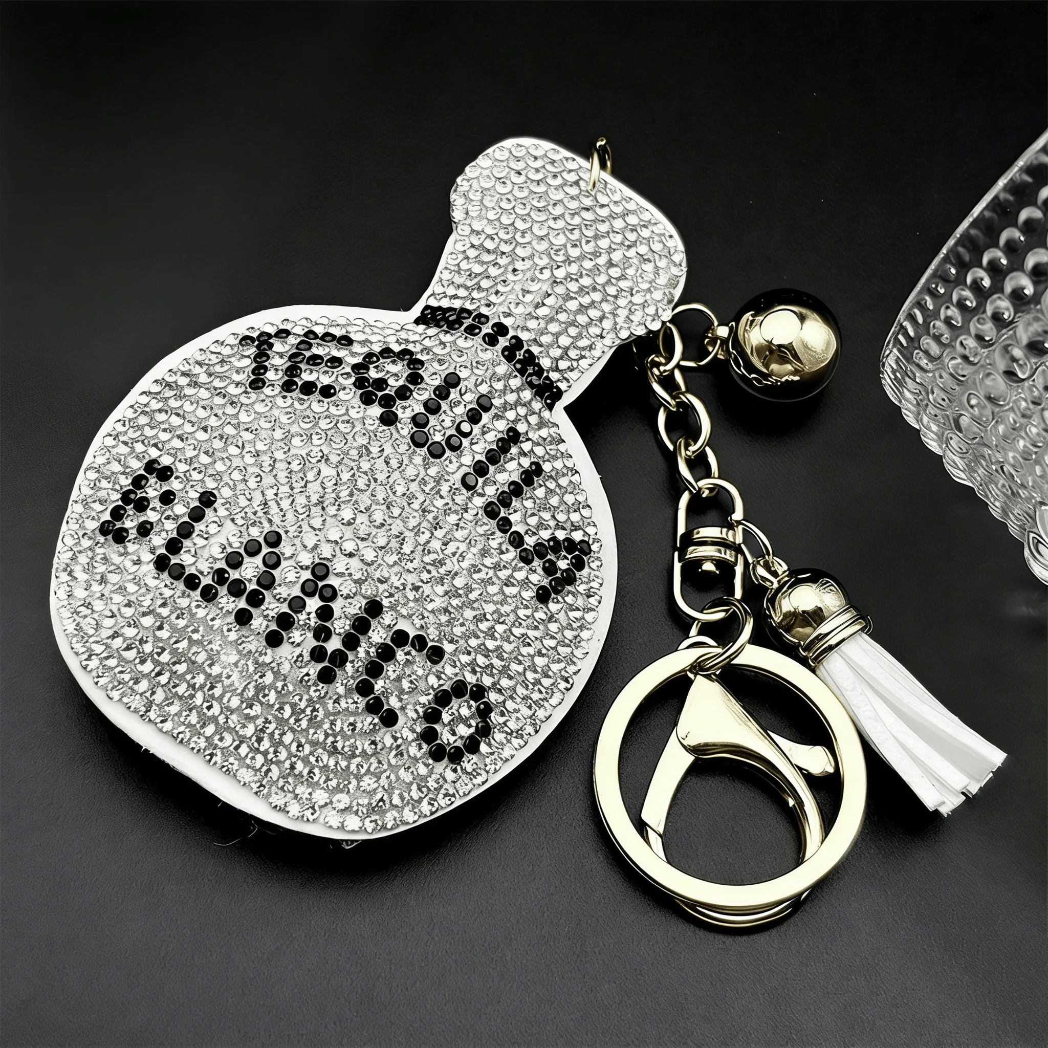 Llavero de botella de tequila blanco para mujer y hombre, con borla blanca de cristal y diamantes de imitación, joyería de tequila pura de agave.