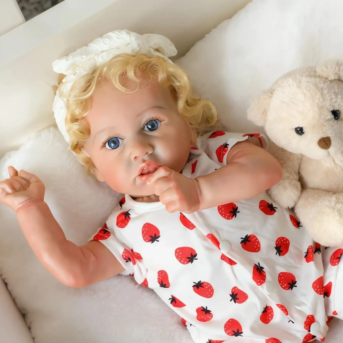 

Realistic Baby Doll, 22 Inch Reborn Baby Girl Soft Silicone Vinyl Doll 55 cm Reborn Dolls Pink with Strawberry Pattern