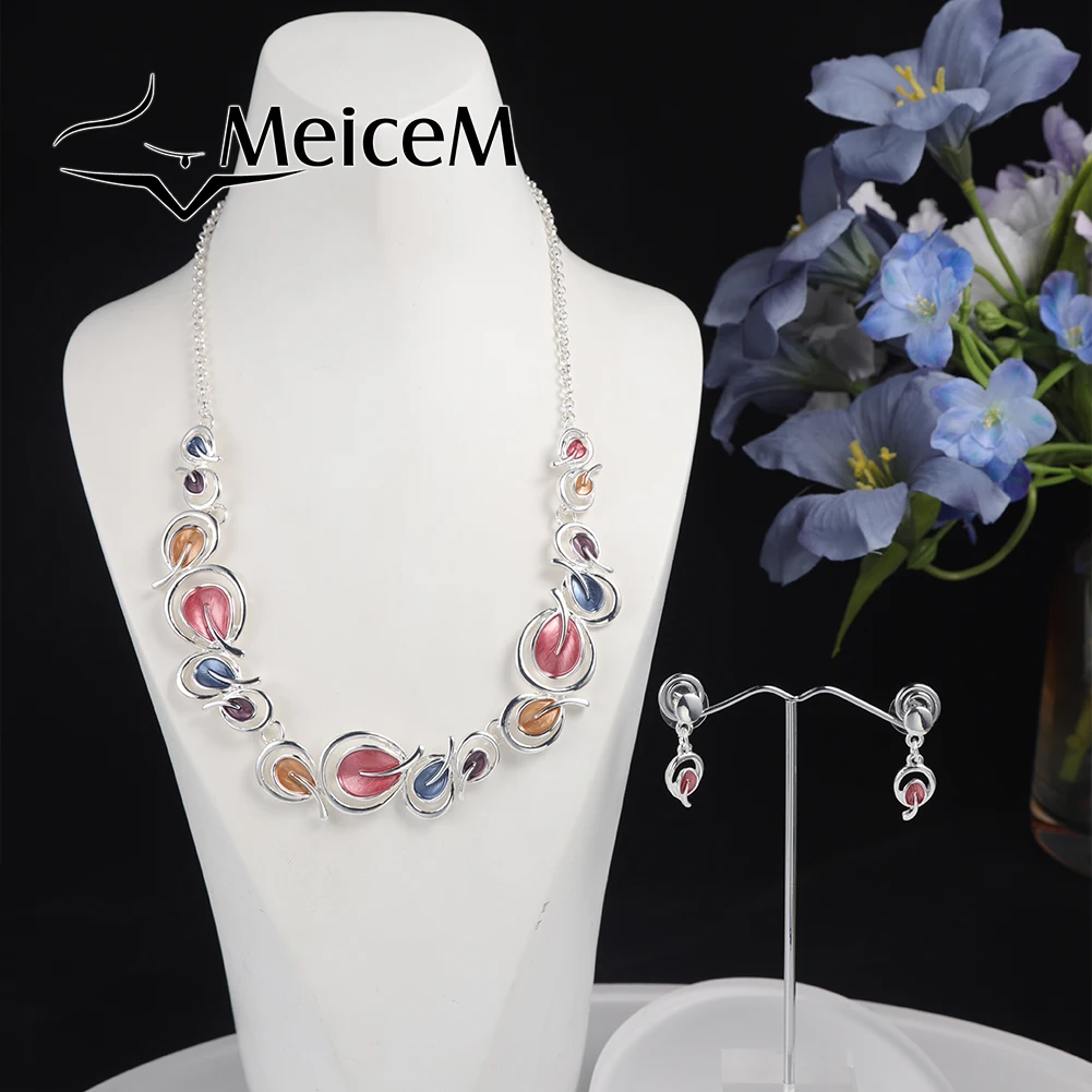 MeiceM Trendy Leaf Necklaces Ornaments on the Neck Fashion Enamel New Designer Chain Choker Pendant Necklace for Women Party