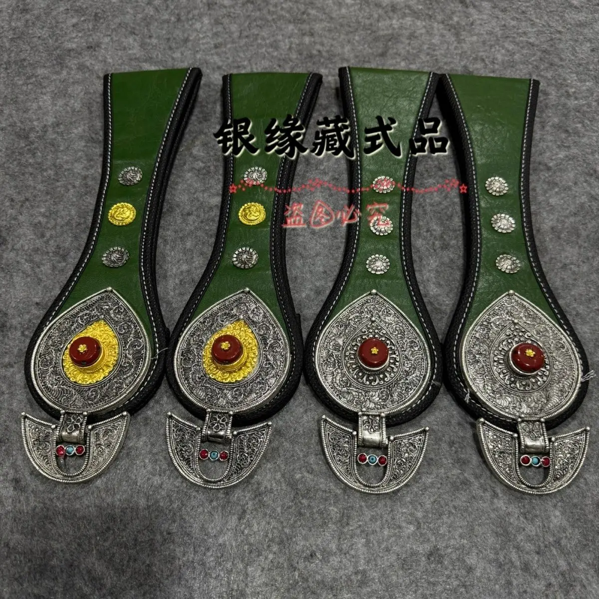 

Новая тибетская одежда, посеребренные аксессуары, этнические тибетские халаты вокруг талии.