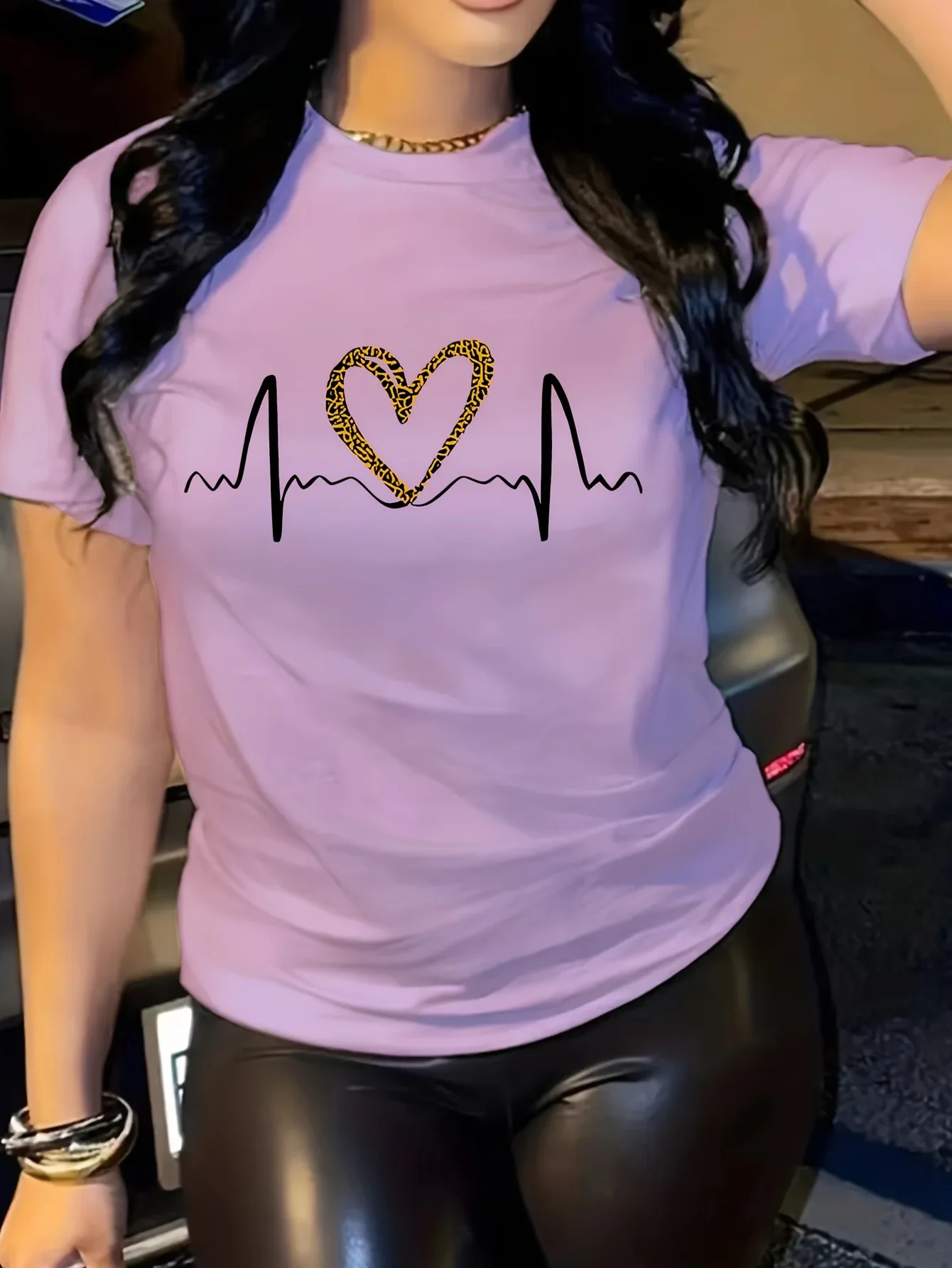 Summer women's fashionable and casual loose heart pattern printed round neck short sleeved comfortable T-shirt top