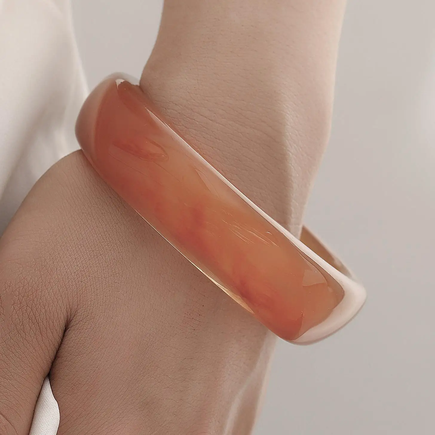 

Wide Acrylic Bracelet for Women Ice Transparent adient Color Women's Faion Jewelry Hand Accory Sli Vintage Sle