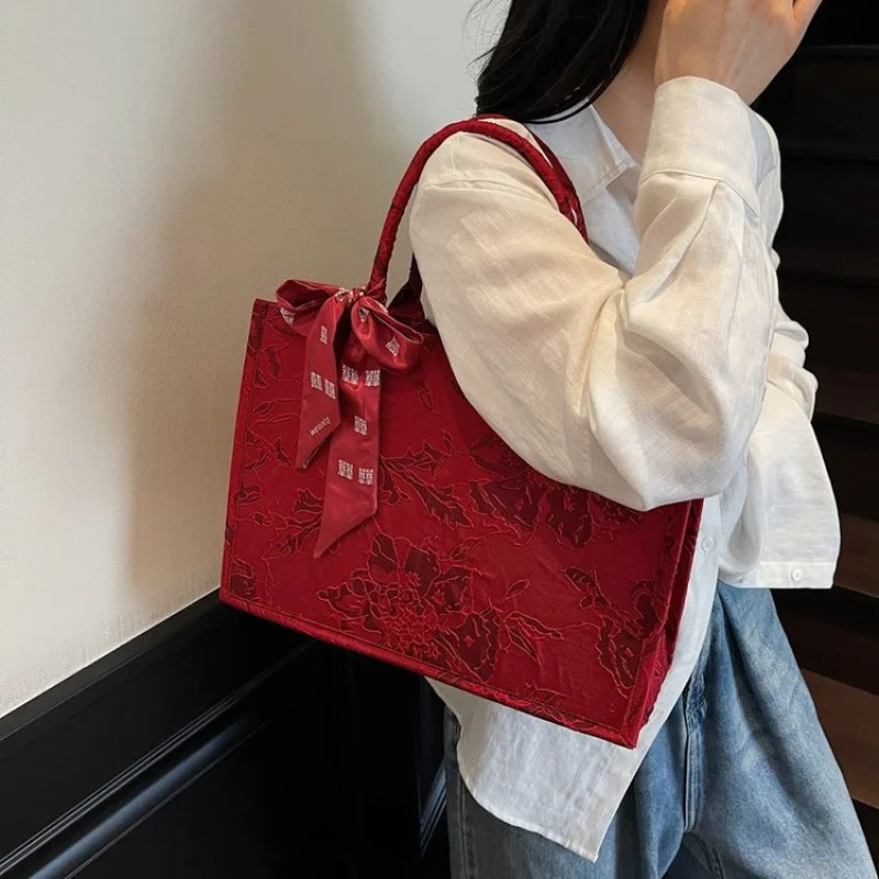 

Best For Superstar Show Elegant Messenger Bag With High-End Leather And Solid Color Perfect For Stylish Women