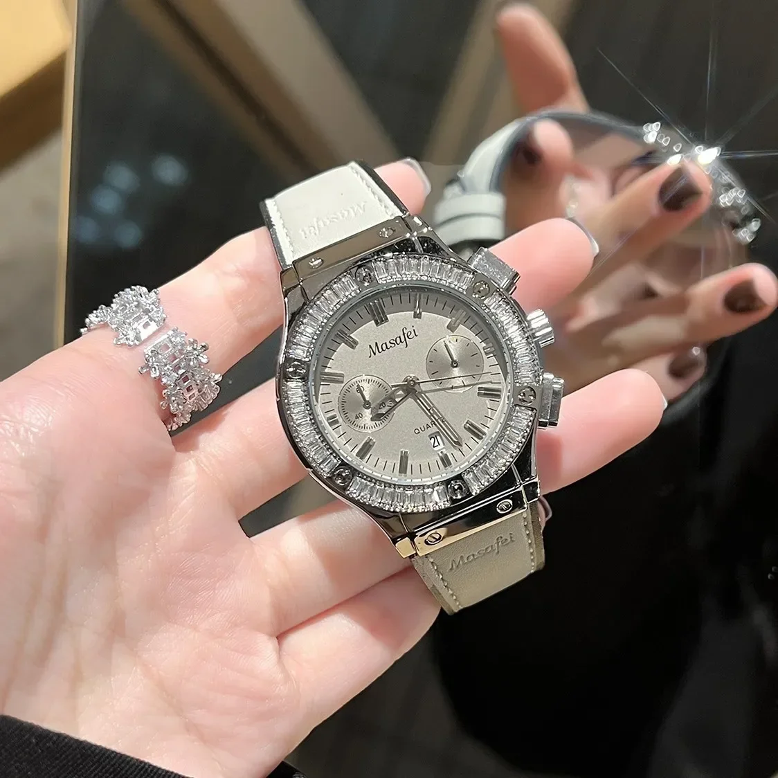 ​ ​ 2025 orologio al quarzo da donna di lusso cristallo di zaffiro acciaio inossidabile impermeabile luminoso datario regalo elegante stile casual