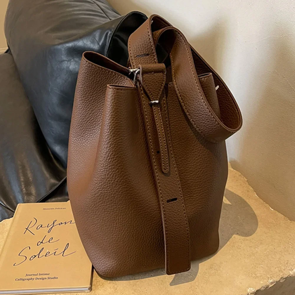 Retro Bucket Bag Women 2023 New Advanced Texture Commuter Shoulder Messenger Bag Adjusted Shoulder Strap Handbag With Mini Purse