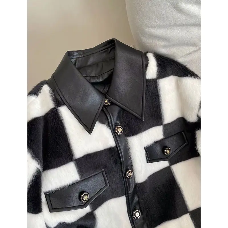 2023 Autumn Winter Design Sense Black White Checkerboard Patchwork Leather Jacket For Women With Small Short Style Explosive