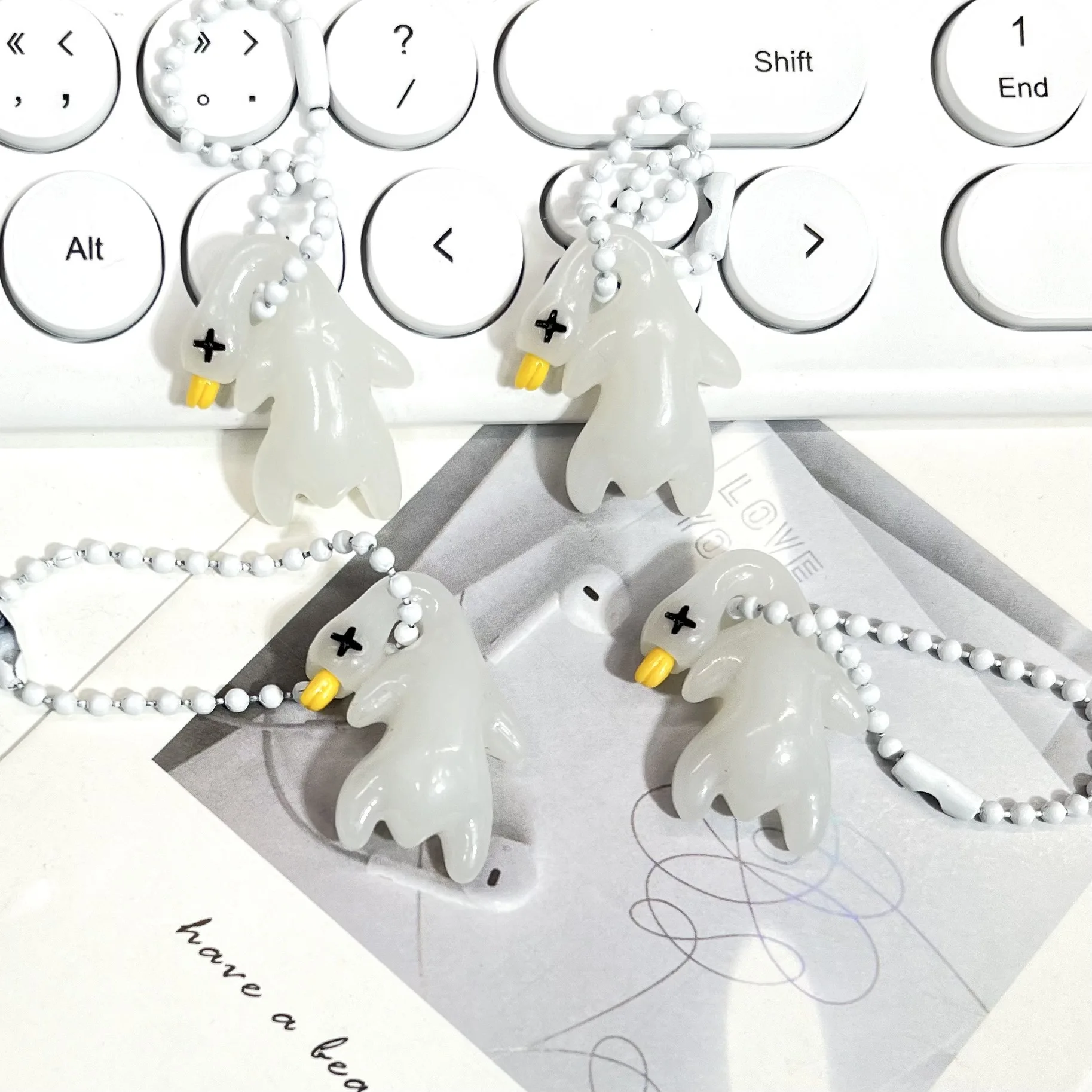 Unique Roast Duck Pendant Charming Temperature Sensitive Keychain Decorative Stylish Ultraviolet Color Changing Keychain