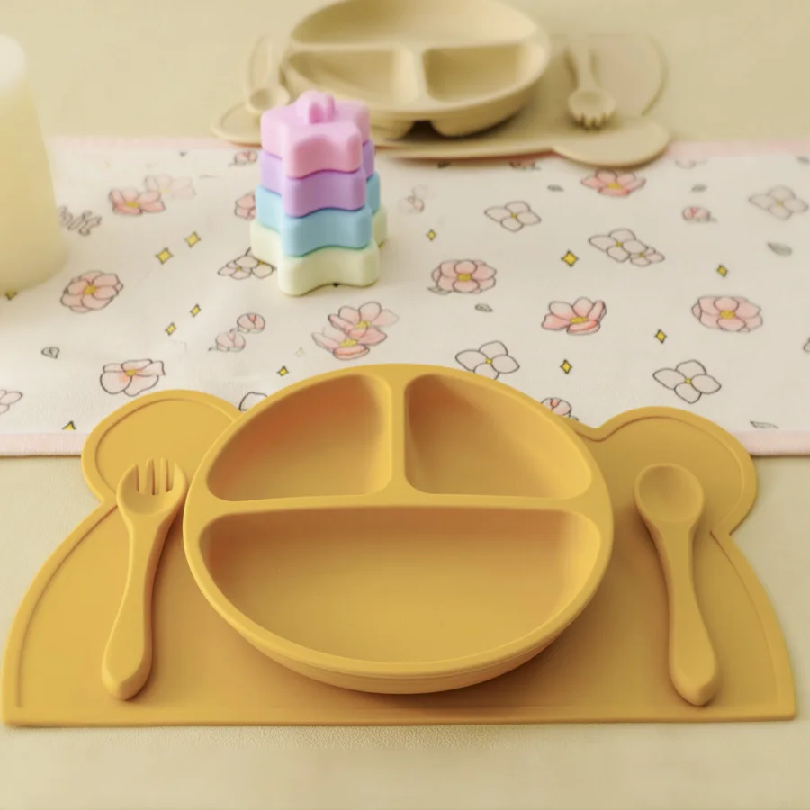 4PCS Baby Silicone Dinner Set  Portable Three Grid Plate Cartoon Bear Shape Placemat Soft Spoon Fork Solid Color Tableware