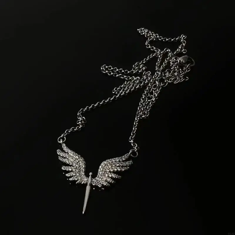 91AF Elegant Angel Wing Necklace With Sparkling Zircon Stones For Women Perfect For Daily Wear And Special Occasions