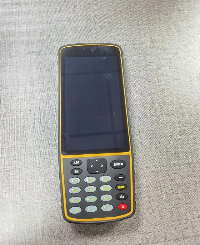 أحدث وحدة تحكم بيانات CHC HCE320 لعام 2025 بذاكرة 8G RTK مستعملة 90% جديدة في المخزون