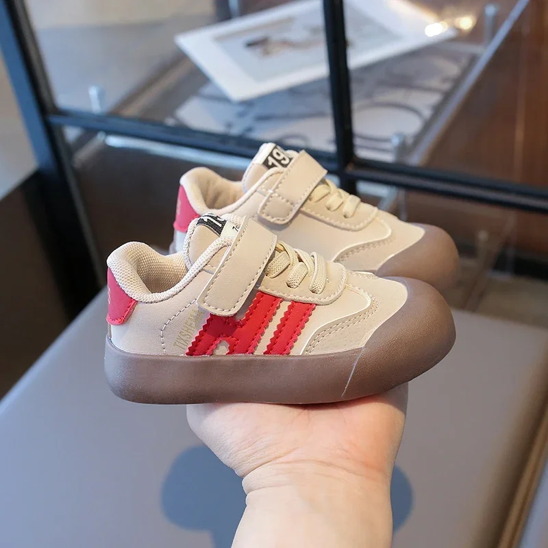 حذاء أطفال للبنات 2025 ربيع خفيف الوزن للأولاد مدرسة غير قابل للانزلاق أحذية رياضية للجري للأطفال أحذية تنس كاجوال ناعمة